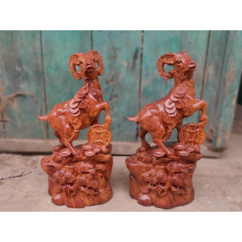 Tượng con dê gỗ hương cao 20cm