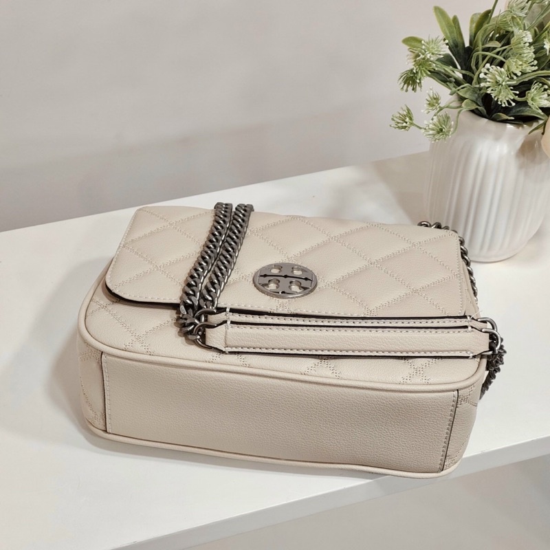 Túi xách Tory Burch Claret chần ô