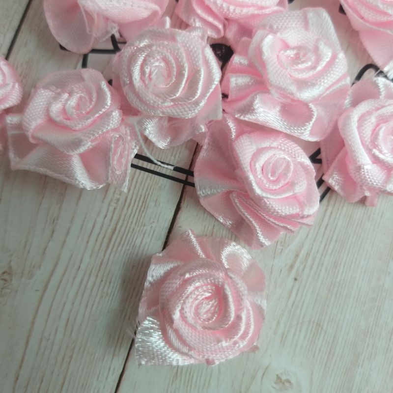 Hoa hồng trang trí , size  2cm