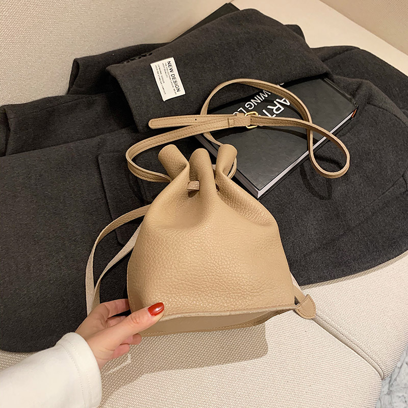 Túi xách tay đeo vai IELGY dạng xô mẫu 2021 phong cách Hong Kong thời trang dành cho nữ