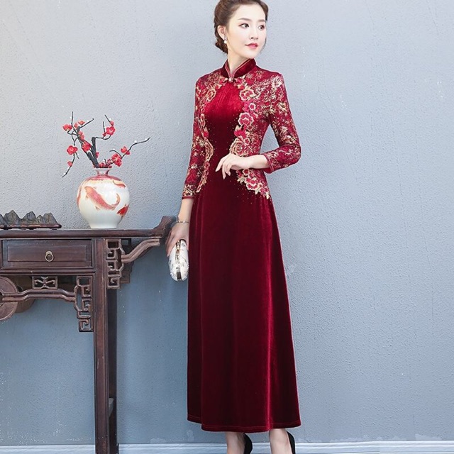 Áo dài nhung trung niên