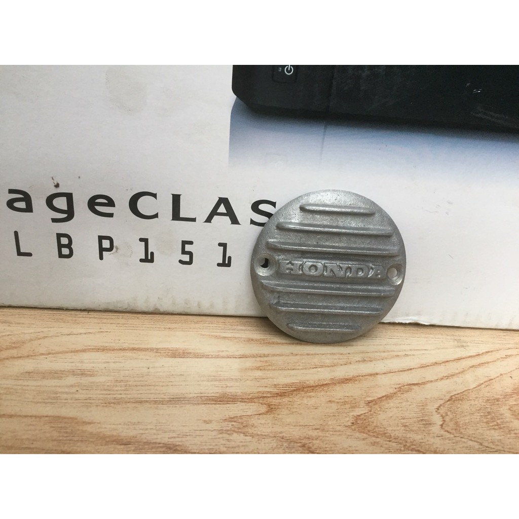 Nắp tròn chử honda sọc ngang gắn bên nồi trang trí cho xe 67