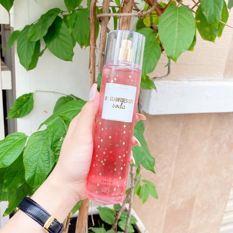 Xịt thơm body Bath &amp; Body Works - Strawberry Soda (236mL)