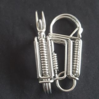Móc khóa uốn thủ công