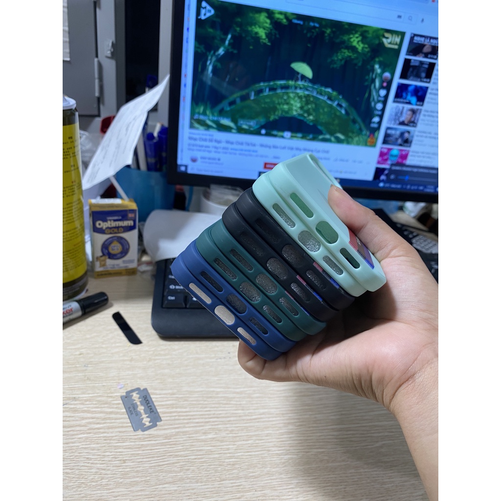 Ốp lưng  xr lên 13 pro khít , đẹp ,chống bụi bẩn.
