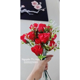 1 bông hoa sáp đủ cành lá