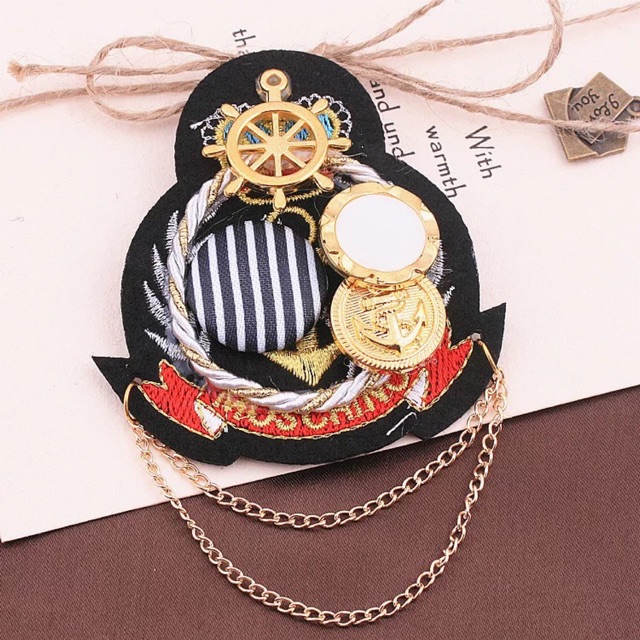 Cài áo vest thuỷ thủ cho nam phong cách mới