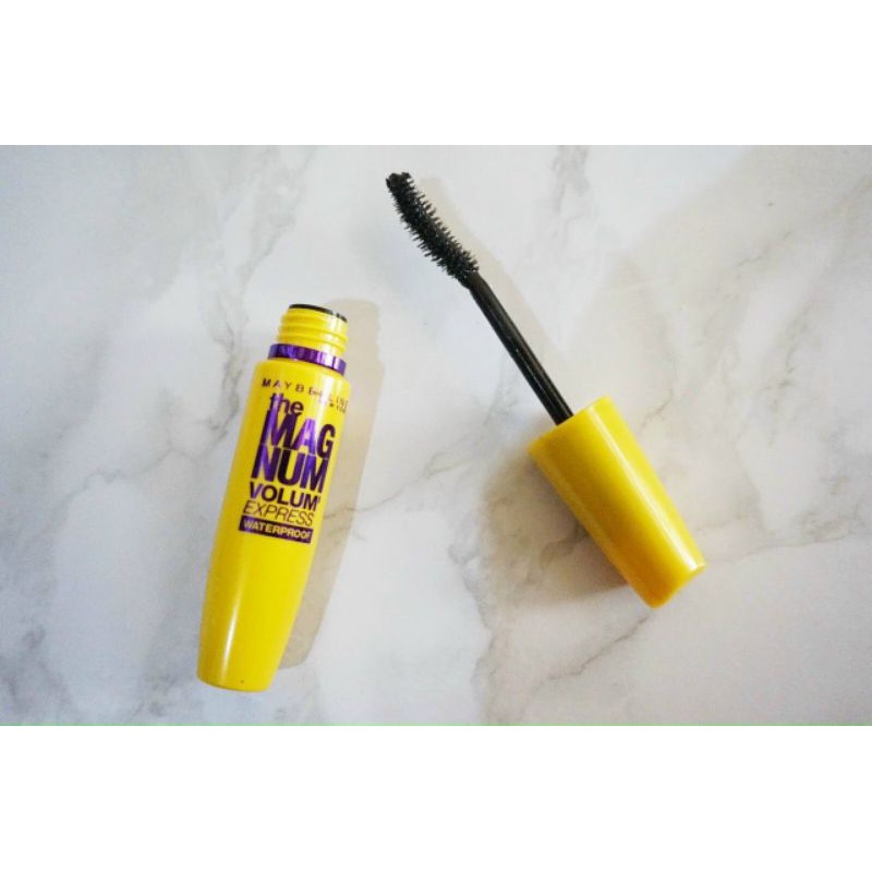 Sale 39% Sale 39% Mascara làm dày mi mau khô MAYBELLINE