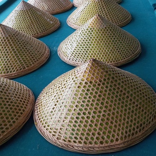 Nón lá dân tộc tày làm thủ công