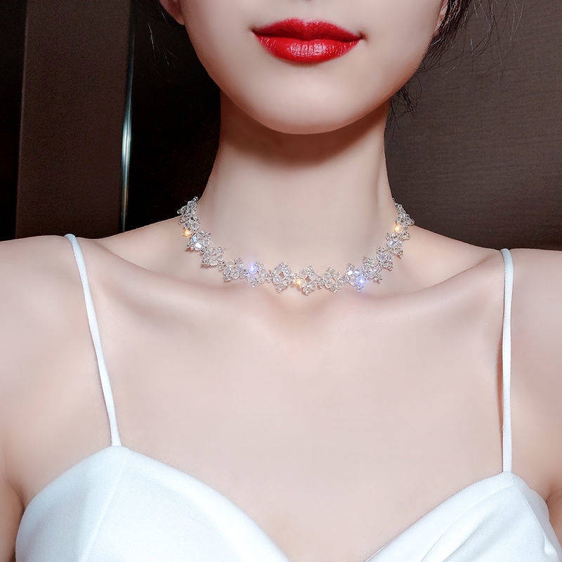 Dây Chuyền Dáng Ngắn Đính Đá Pha Lê Cao Cấp Phong Cách Ins Thời Trang Cho Nữ