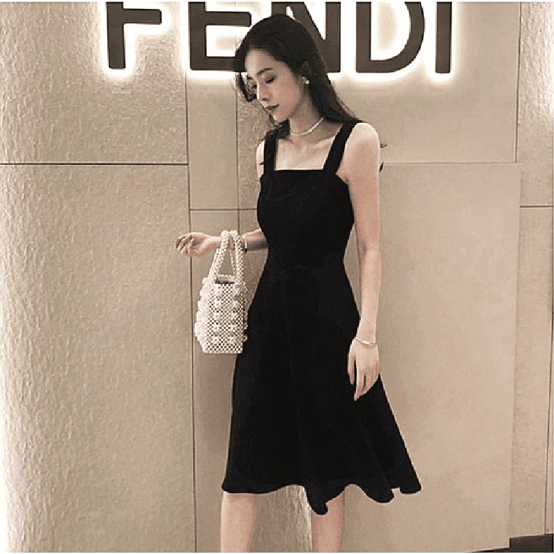 Đầm IELGY lưng cao màu đen ôm eo có cỡ lớn