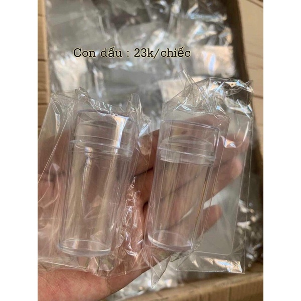 Con Dấu làm nail