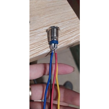 Công tắc chống nước 12v phi 12mm có rắc cắm