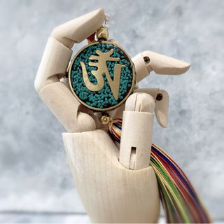 AMULET Đồng xu may mắn Tây Tạng với Lục tự đại minh chân ngôn hoặc pháp khí Mật Tông