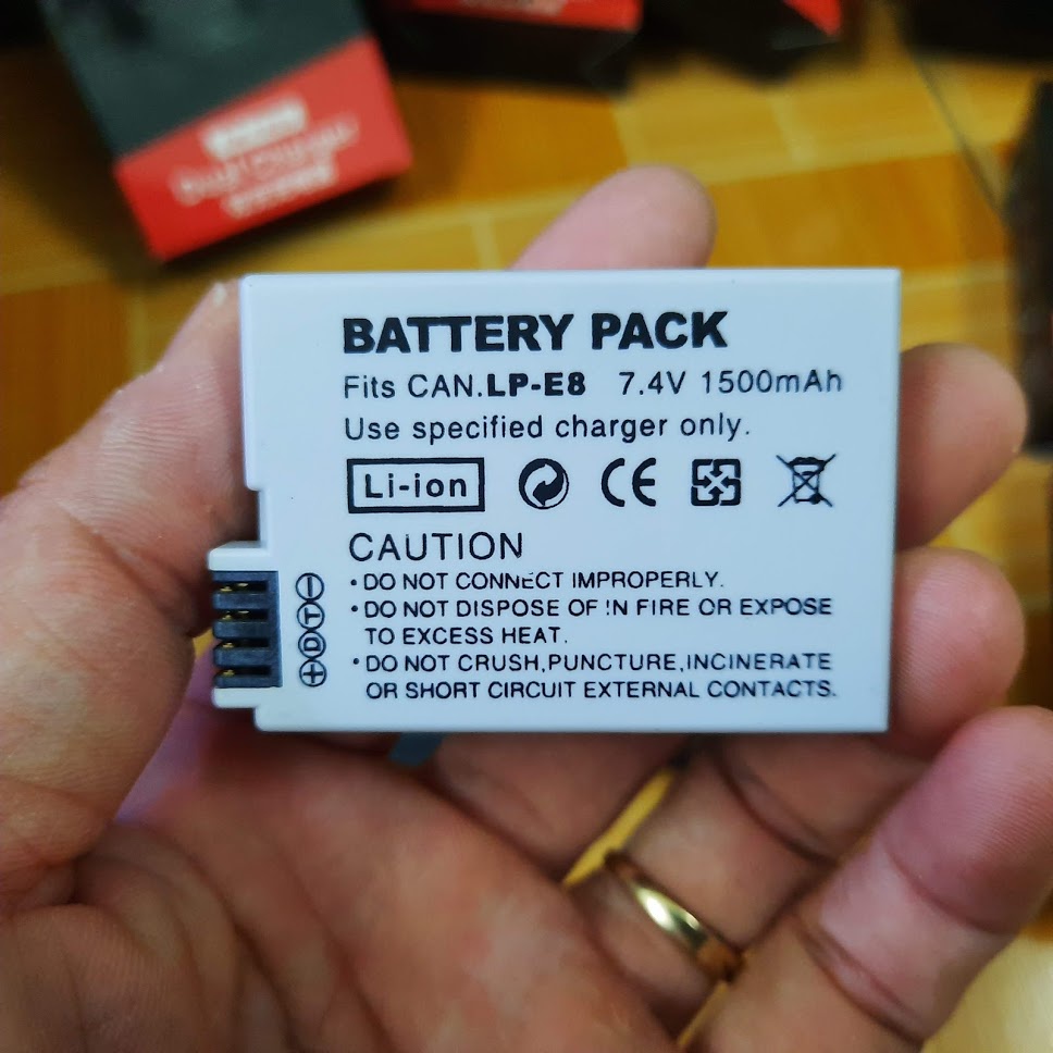 Pin LP-E8 1500mah dùng cho máy ảnh canon 550D 600D 650D 700D X4 X5 dung lượng cao