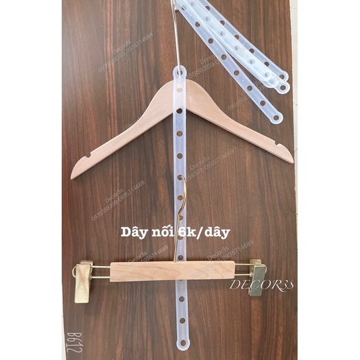 1 Móc nhựa treo quần áo nhựa đen vai dẹt 40cm