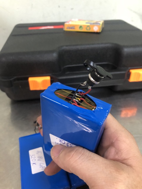 TNS. PIN NUÔI NGUỒN LIPO 4,2v 8,4v 12,6v 16,8v 21v dung lượng 4000mah