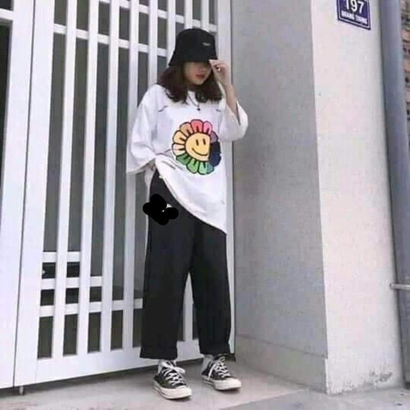 Sét áo phông hoa mặt trời + quần kaki đen TH6