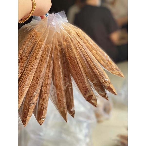 Bánh tráng xike lắc muối tôm