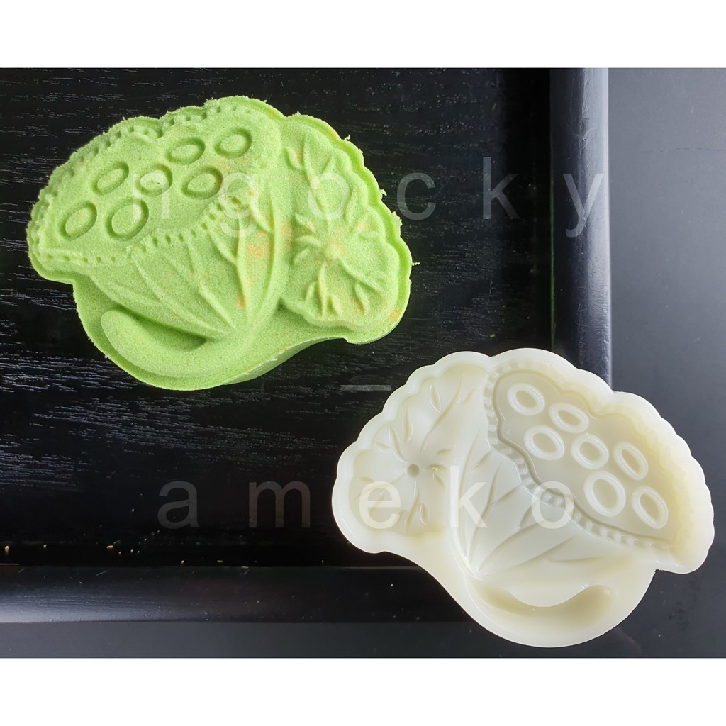 NQ00816 - KHUÔN LÒ XO BÁNH TRUNG THU / BÁNH DỨA  HÌNH GƯƠNG VÀ LÁ SEN 50G - 2 MẶT