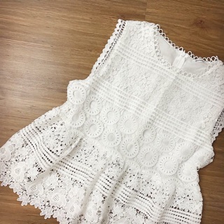 Áo ren sát nách peplum