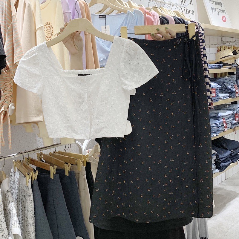 Chân váy dài hoa nhí đắp chéo cột nơ bên hông | BigBuy360 - bigbuy360.vn