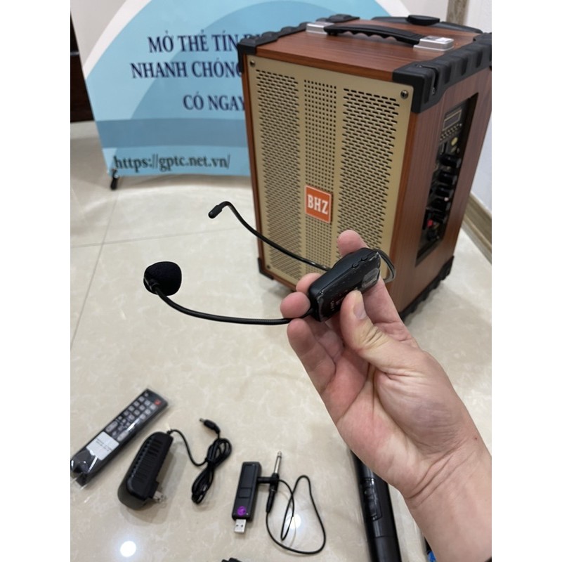 Loa kéo di động BHZ1800 kèm 2 micro cầm tay và 1 mic đeo tai không dây