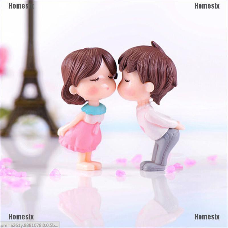 [HoMSI] 2pcs Kiss Couple Miniatures For Fairy Garden Gnomes Moss Terrariums Decoration SUU