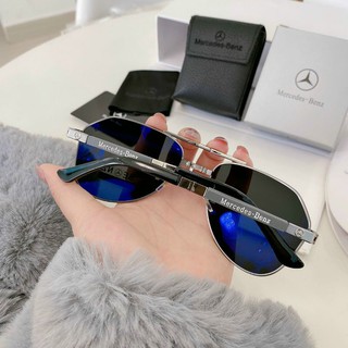 Kính mercedes gấp gọn.