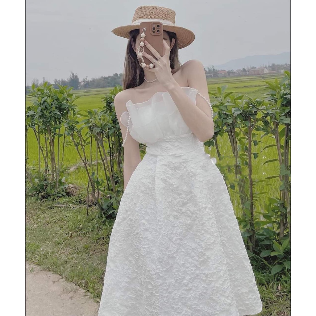 Váy thiết kế Thu Hương, đầm tiểu thư xốp hàn vân hoa ly 3D phối 2 dây dáng dài sang chảnh.