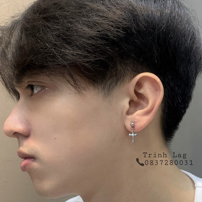 Khuyên sát tai bạc phối thánh giá cách điệu rơi nam nữ [ẢNH THẬT]