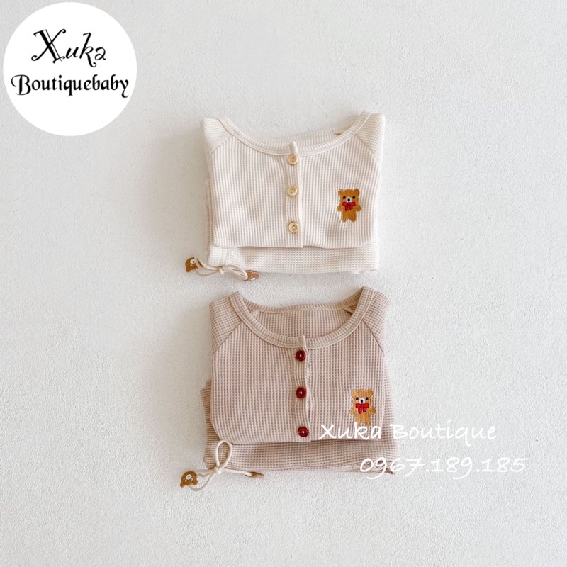 Set Bộ Áo Khoác Cardigan và quần dài thêu gấu cho bé - Xuka Boutique - Quần Áo Sơ Sinh