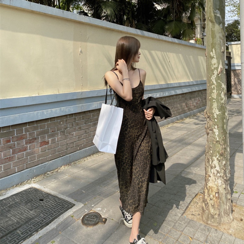 Đầm Dài Hai Dây Cổ Chữ V Họa Tiết Da Báo Thời Trang Mùa Hè Quyến Rũ