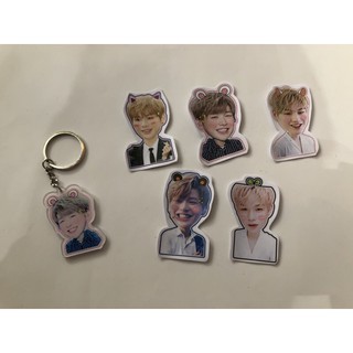 Combo móc khoá + set sticker Kang Daniel W1 Wanna One