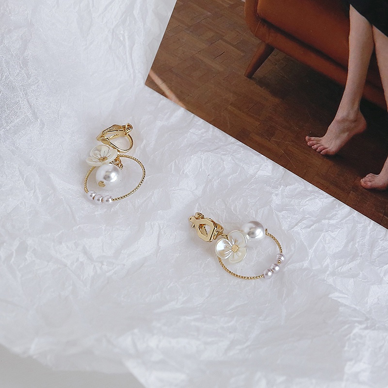 Khuyên tai nữ hình bông hoa đính ngọc trai xinh xắn