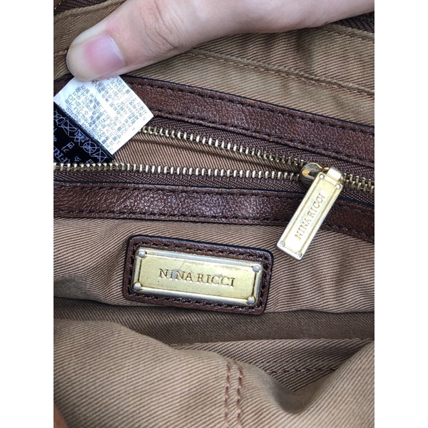 Túi chuẩn si. Túi qua sử dụng. Khách vui lòng xem hình nếu muốn biết thêm thông tin sản phẩm mời khách vô chat. Thanks .