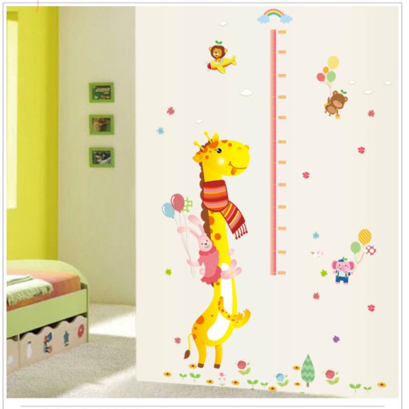 Decal dán tường thước đo hươu cao cổ và thỏ tinh nghịch