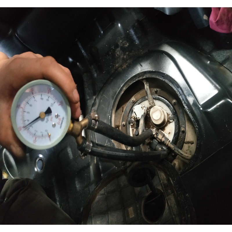Đồng hồ đo áp xăng có đầu cút nối nhanh tháo đơn giản Thái Lai