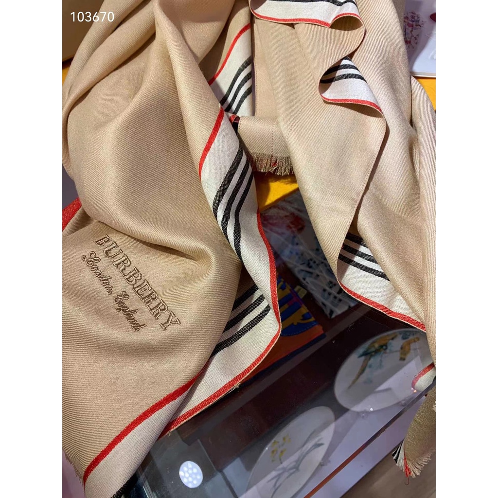 Khăn Choàng Burberry Vải Cashmere Màu Trơn Họa Tiết Kẻ Sọc Cá Tính