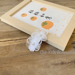 Kẹp tóc trắng xinh xắn cho bé