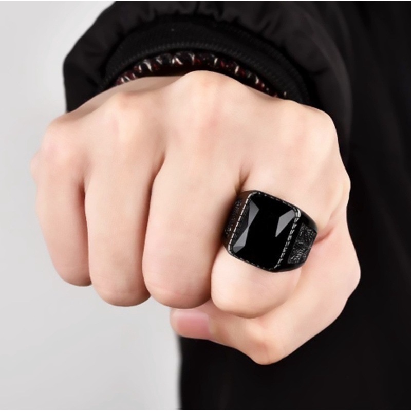 Nhẫn Nam Mặt Vuông Đính Đá Đỏ Đen Phong Cách Punk Rock