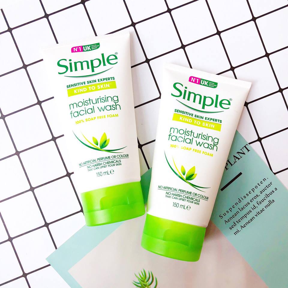 Sữa Rửa Mặt Simple giúp làm sạch, dưỡng ẩm dành cho da khô Moisturising Facial Wash 150ML [LỖI TEM]