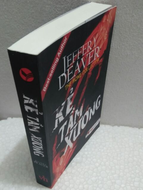 Sách - Kẻ tầm xương tái bản - Jeffery Deaver