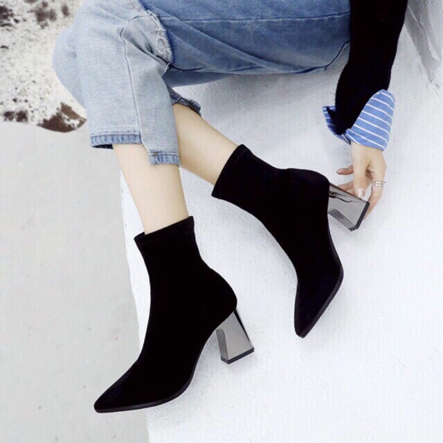 BOOT CỔ THẤP KHOÁ SAU