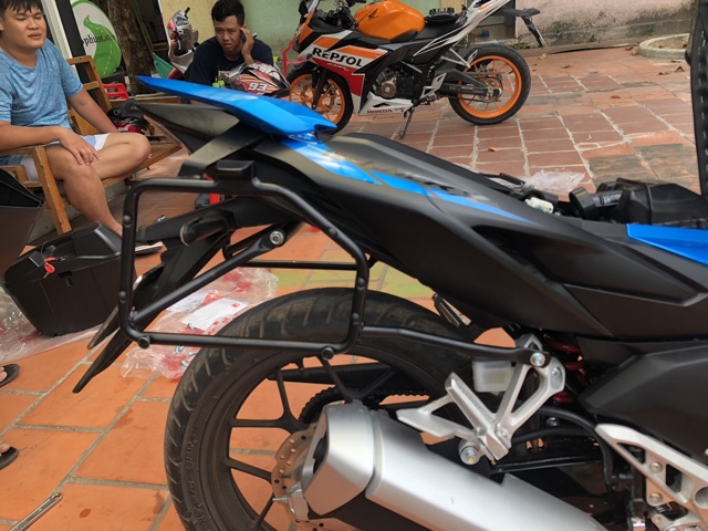 Thùng hông Givi E22N cho xe Winner/ Winner X + Baga chính hãng