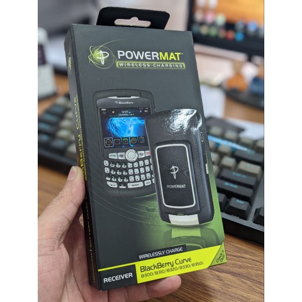 Nắp lưng kiêm sạc không dây BlackBerry 83xx Đen