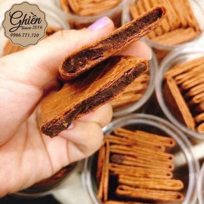 Bánh xốp nhân socola, vị ngọt thanh, Đồ ăn vặt Sài Gòn