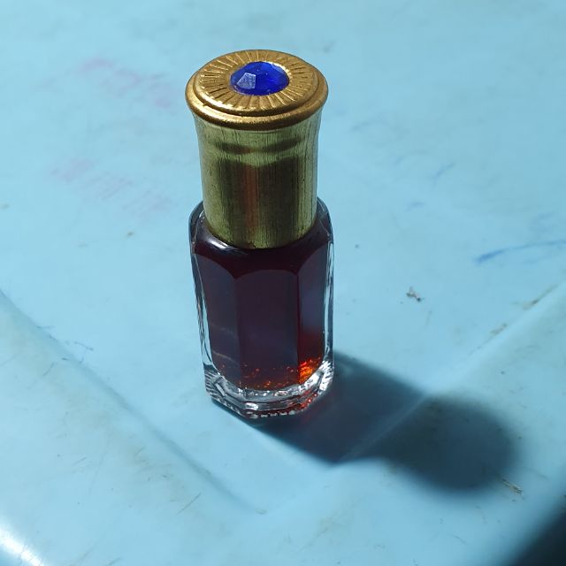 TINH DẦU TRẦM HƯƠNG