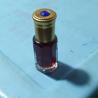 TINH DẦU TRẦM HƯƠNG