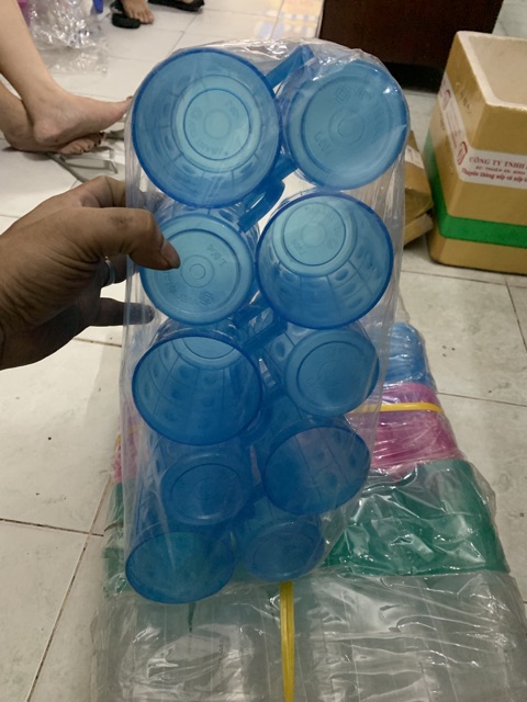 10 LY QUAI UỐNG BIA NHỰA MÀU VÀ TRẮNG